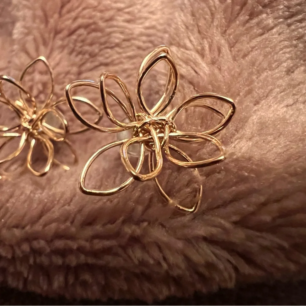 HANDCRAFTED Gold-Toned Wire-Wrapped Whimsy Flower Stud Earrings - Picture 4 of 6